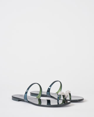 flat sandal with toe ring