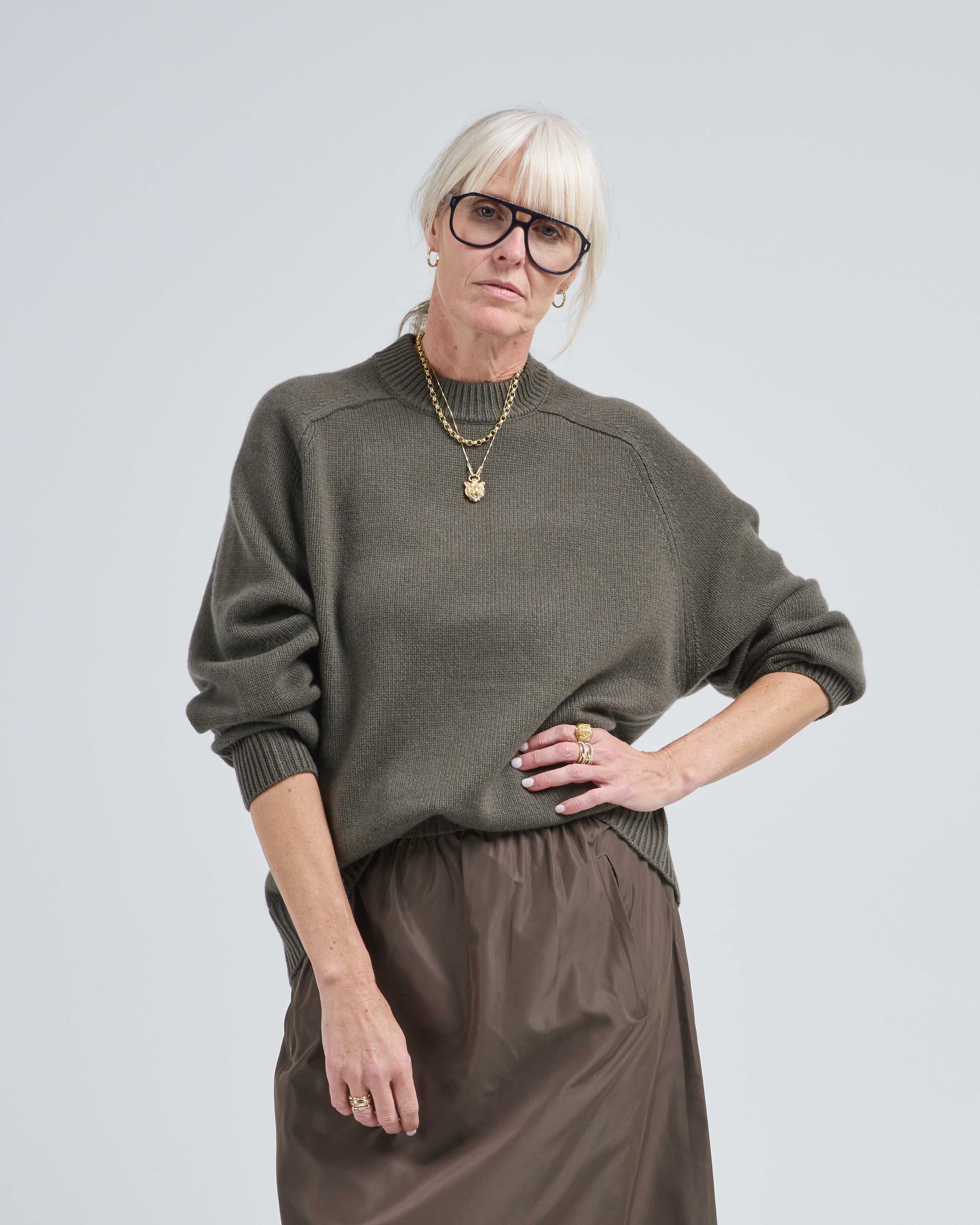 cashmere_sweater_crewneck_over