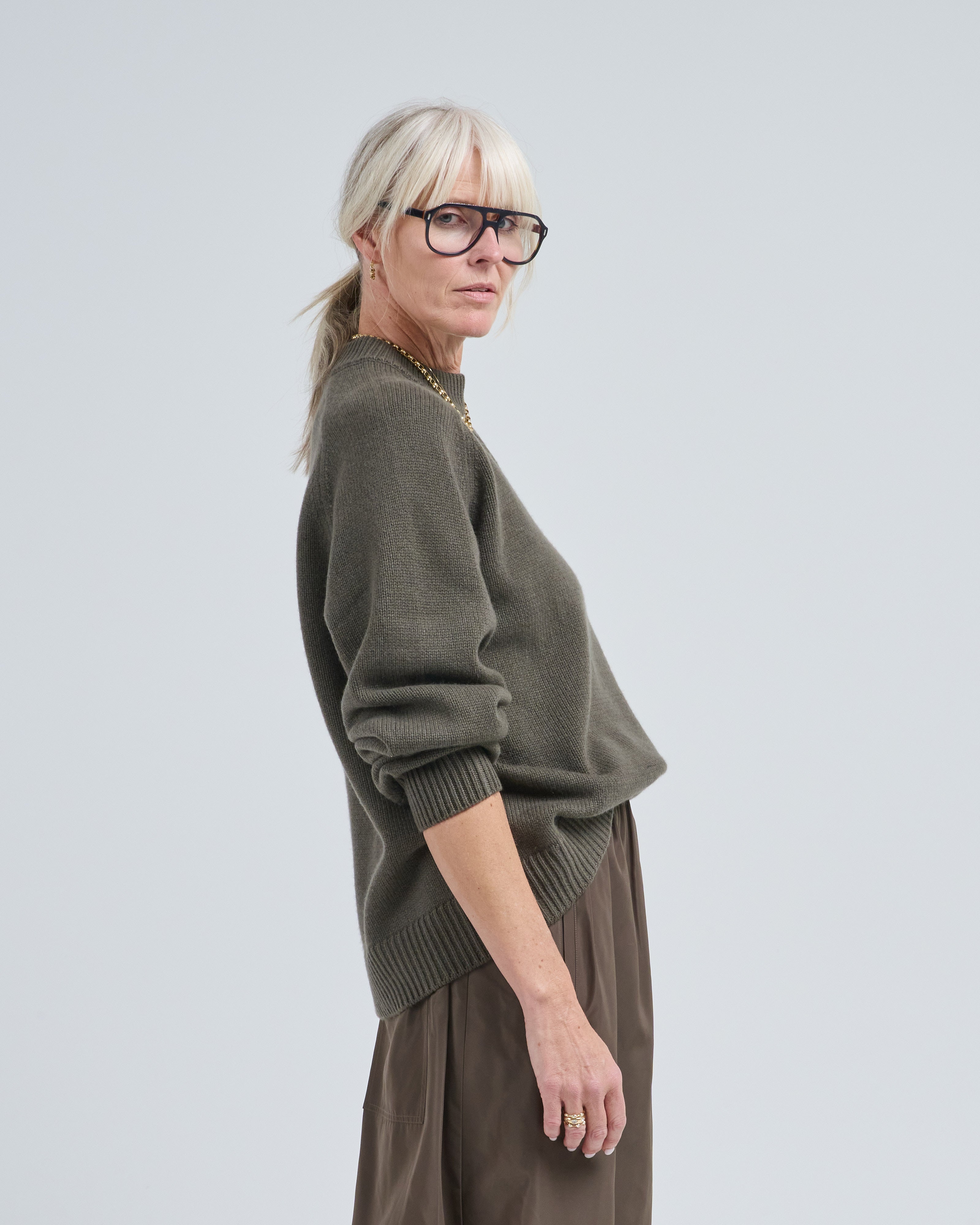 ニット Tibi Cashmere Sweater Crewneck Oversized Pullover Dark Hazelnut