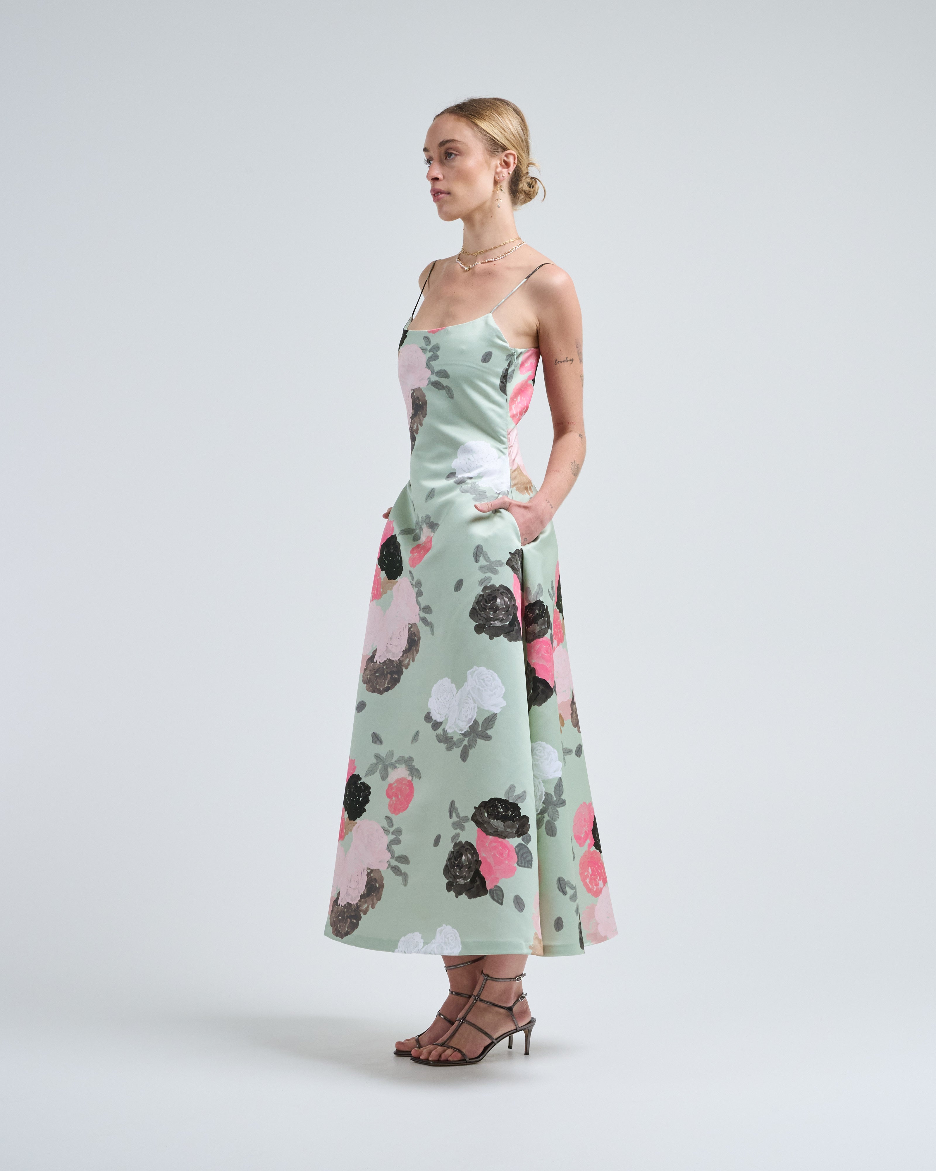 sage green and pink dress Sage green and blush pink, the perfect combination  #brinsop   @lucygweddings