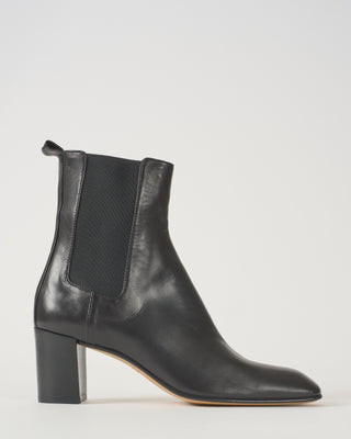 elin short square toe chelsea boot with heel