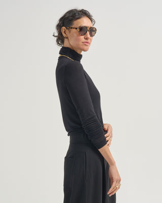 elongated fitted turtleneck