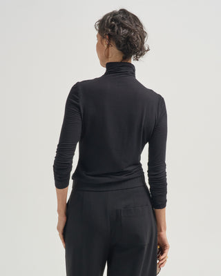 elongated fitted turtleneck