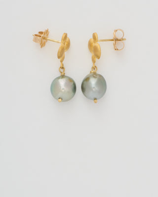 gold quatrefoil and pearl drop earrings
