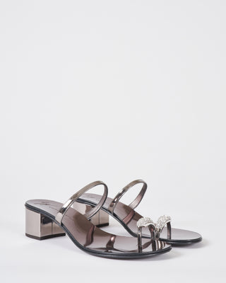heeled sandal with toe ring