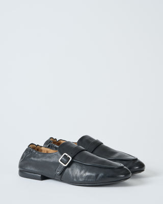 loafer with buckle