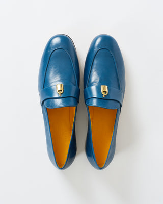 lock flat loafer