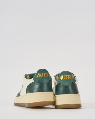 medalist low sneaker