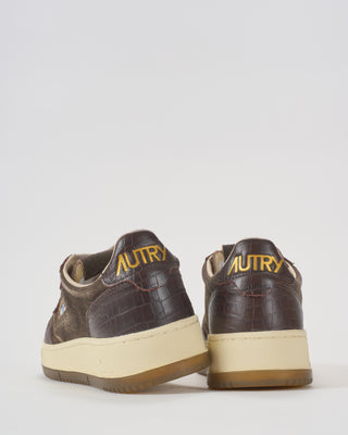 medalist low sneaker