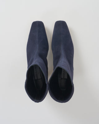 mid shaft stretch point toe suede boot