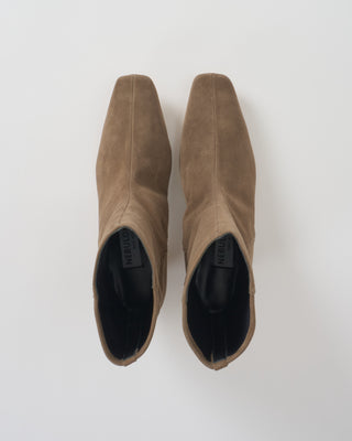 mid shaft stretch point suede boot