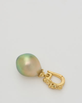 pearl pendant with flower bale