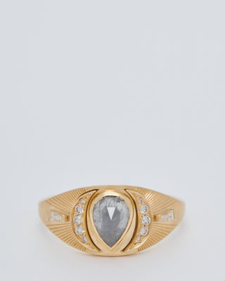 pear/oval diamond ring