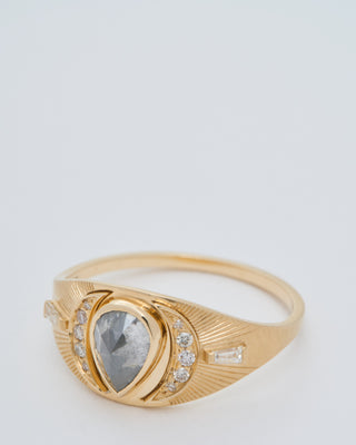 pear/oval diamond ring