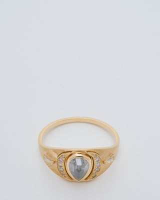 pear/oval diamond ring