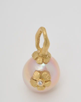 pink fresh water pearl pendant with flower