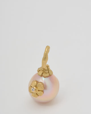 pink fresh water pearl pendant with flower
