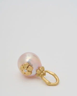 pink fresh water pearl pendant with flower