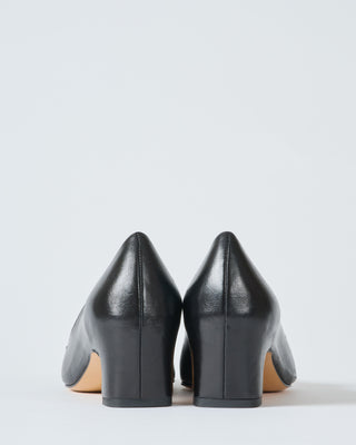 pointed black leather heel with black bit