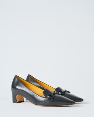 pointed black leather heel with black bit