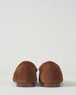 pointed toe loafer