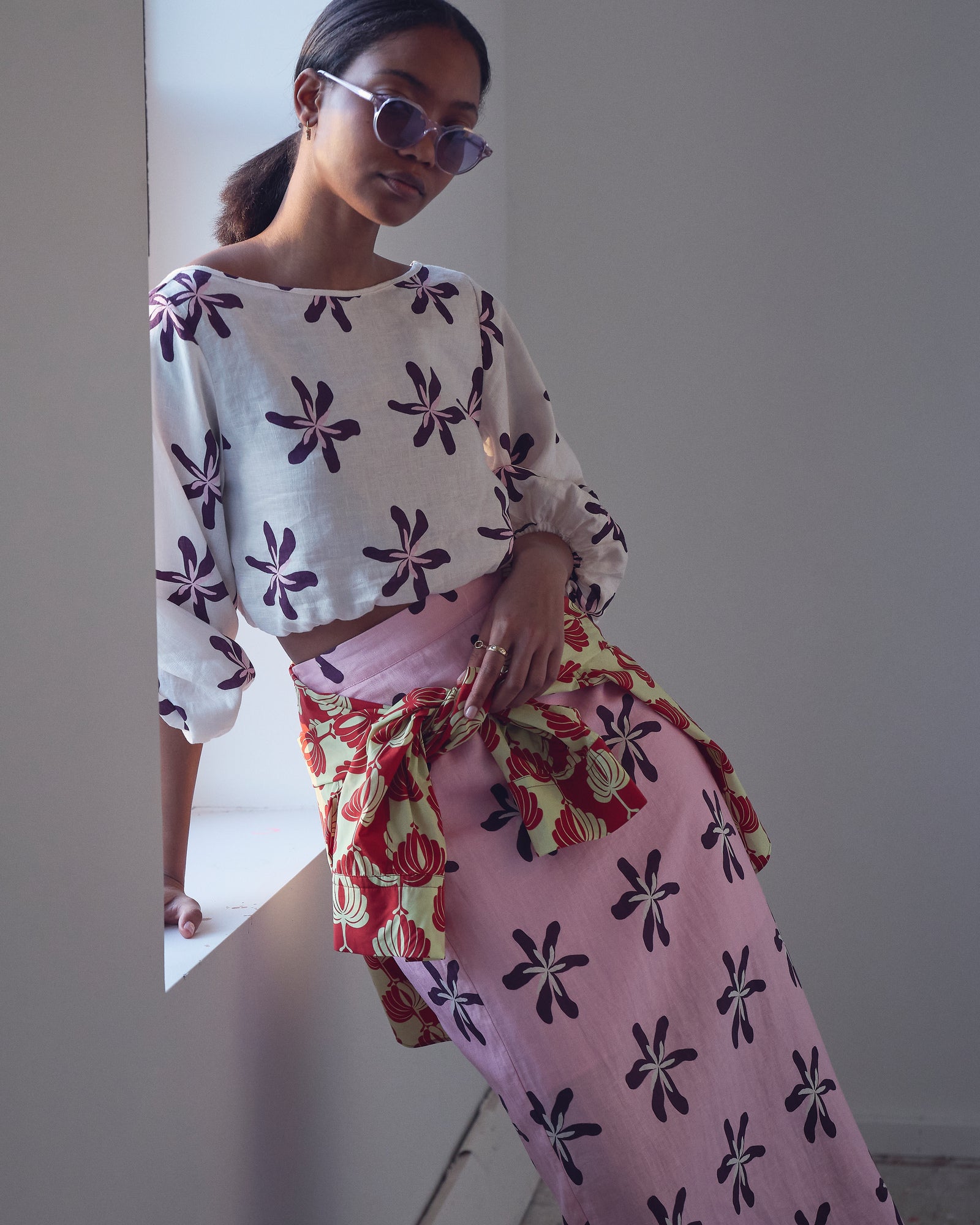 【TOTEMEトーテム】Front-Split Satin Midi スカート frontsplit_satin_midi_skirt_na