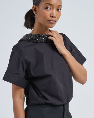 she comes and goes again w/ crystal collar