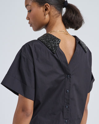 she comes and goes again w/ crystal collar