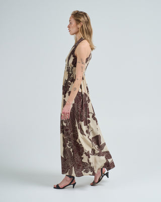 sleeveless dress