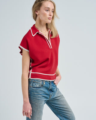 sleeveless knit top with contrasted lines