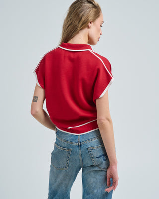 sleeveless knit top with contrasted lines