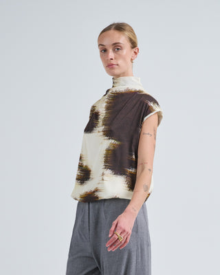 sleeveless top