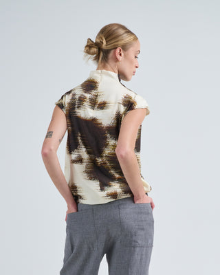 sleeveless top