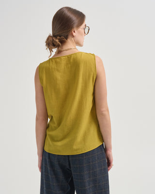 sleeveless top