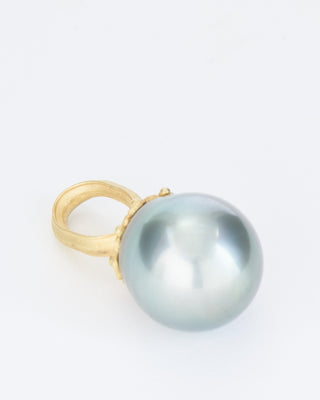 tahiti pearl pendant with flower and diamonds