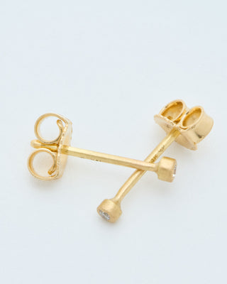 teeny .75pt diamond studs