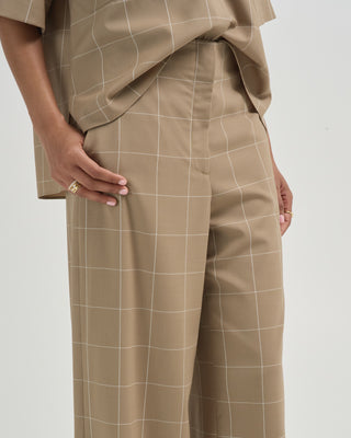 thames wide leg pant with back darts