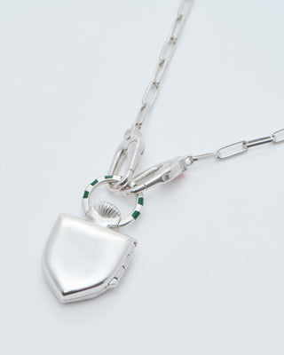 the curiouser vault (ss) w/ silver paperchip chain