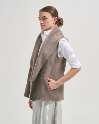 wide collared shawl gilet