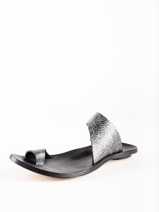 thong sandal - metallic black