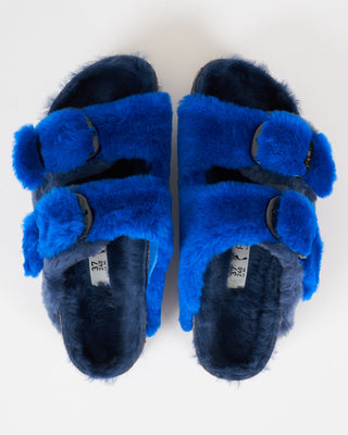 arizona big buckle platform sandal - ultra blue/midnight shearling