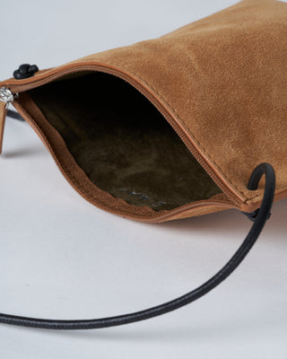 strappy pouch - saddle suede