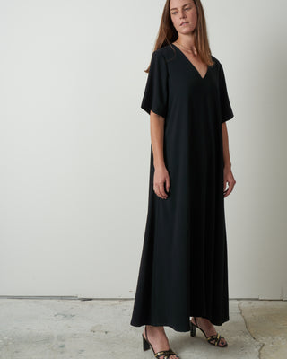 crepe v-neck long dress - black