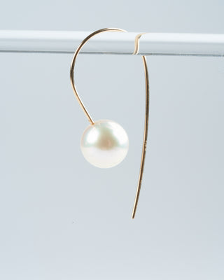 cream akoya pearl earrings - white/ gold