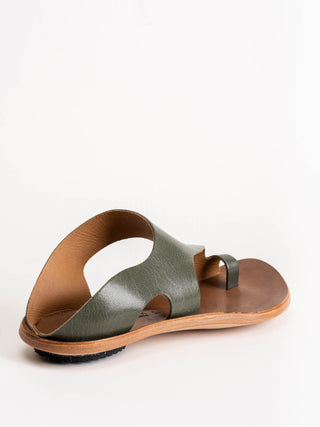conquer sandal