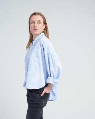 drop neck cropped shirt - cloudy blue