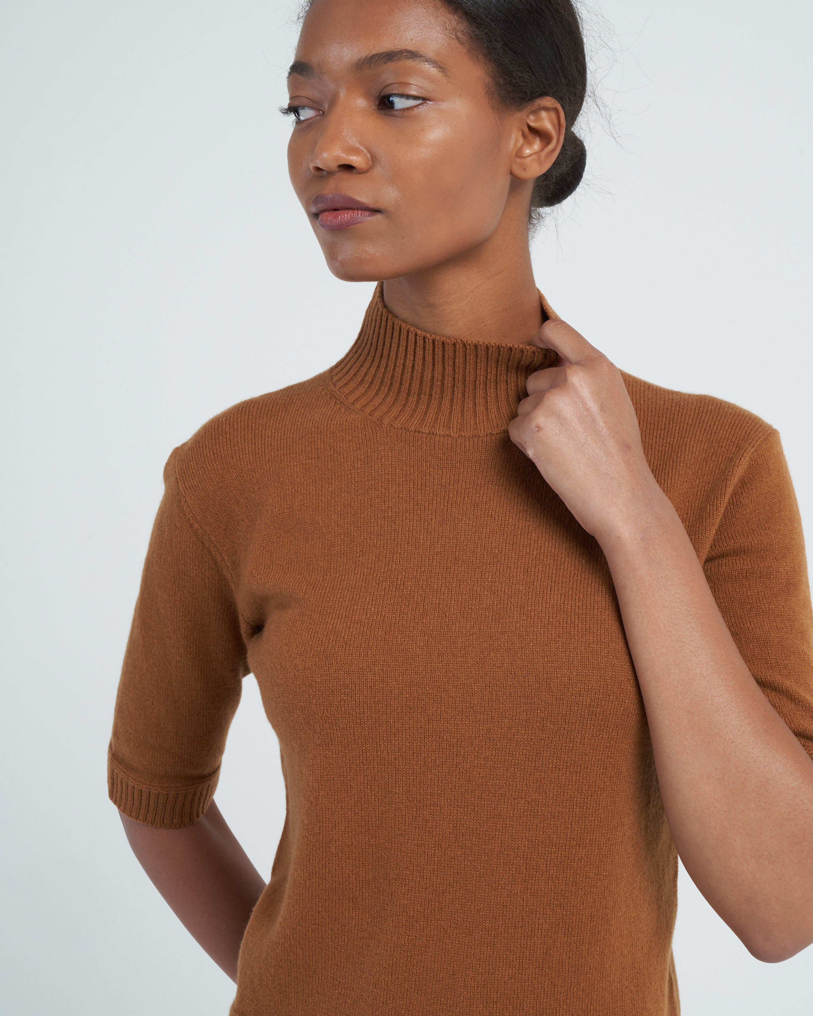 ELMINA SLEEVELESS TURTLENECK – Arumn