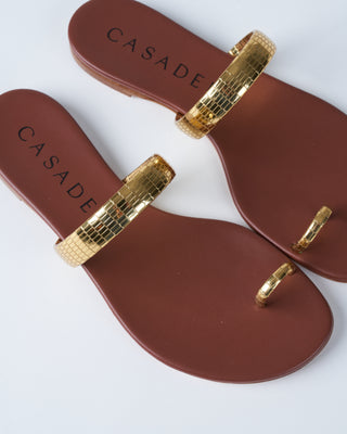 flat-c-viper sandal w/ toe ring - gold straps + rum