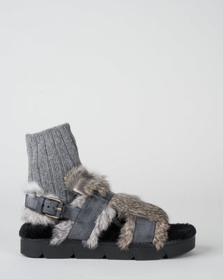 grey sandals with grey lapin