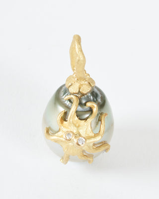 grey tahitian pearl with octopus